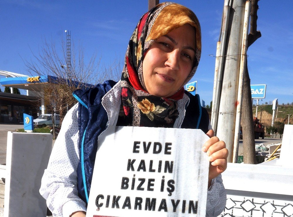 Kadın Mezarcıdan Vatandaşlara Çağrı: "evde Kalın Bize İş Çıkarmayın"