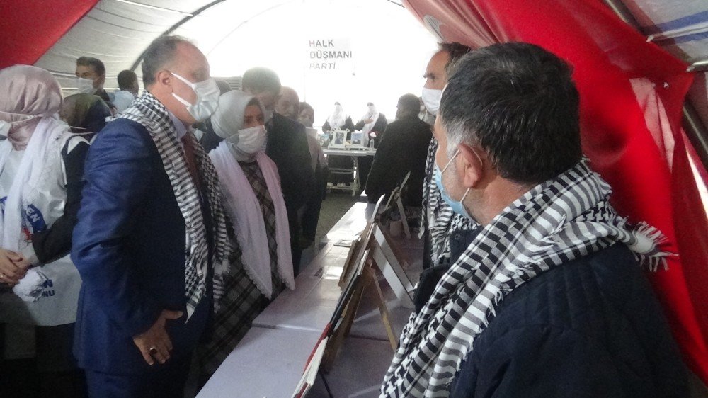 Memur-sen Heyeti Hdp Önündeki Ailelerin Çığlığına Ortak Oldu