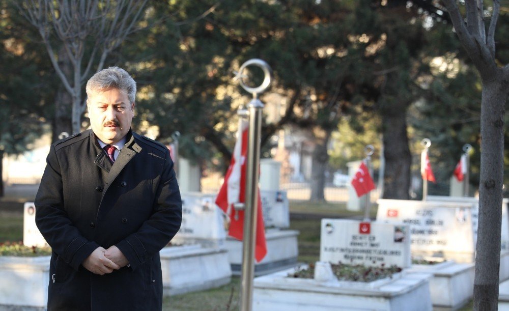 Başkan Palancıoğlu, Cuma Sabahı Kartal Şehitliği’ni Ziyaret Etti