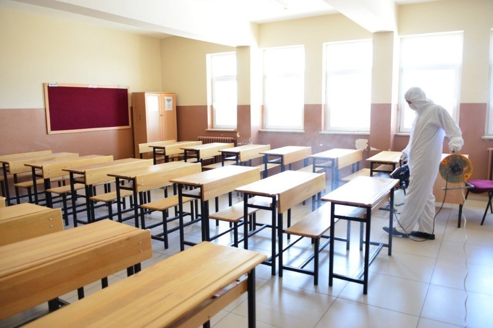 Yeşilyurt’ta Ki Okullar Defezenfekte Edildi