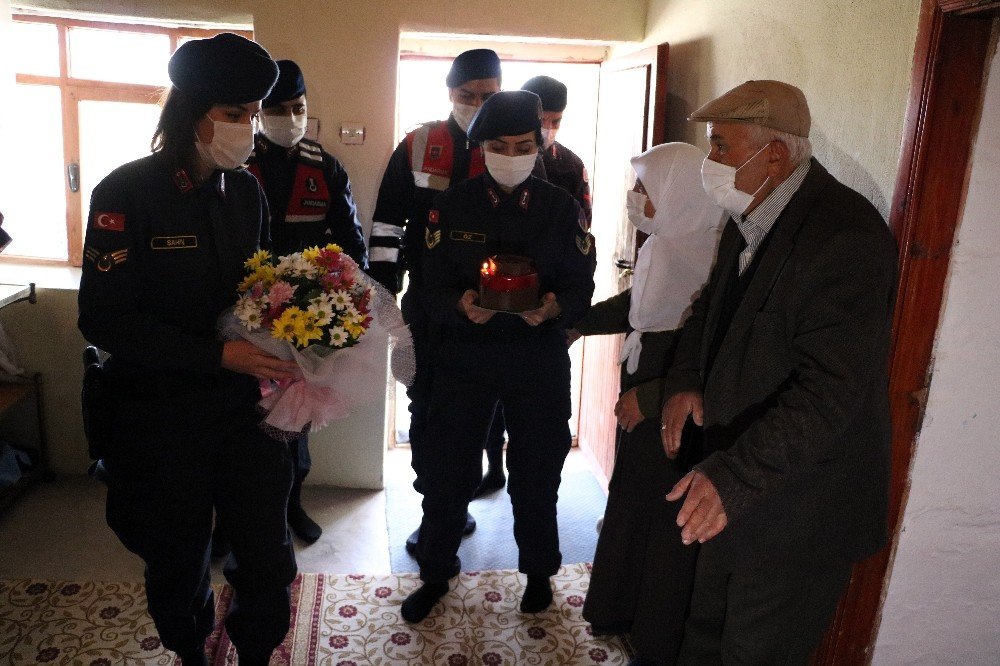 50 Yıllık Evli Çifte Jandarmadan 14 Şubat Sürprizi