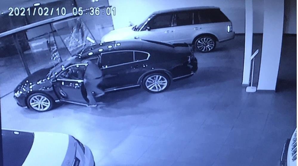 Oto Galeriden Çaldıkları Yarım Milyonluk Aracı Geri Getirdiler