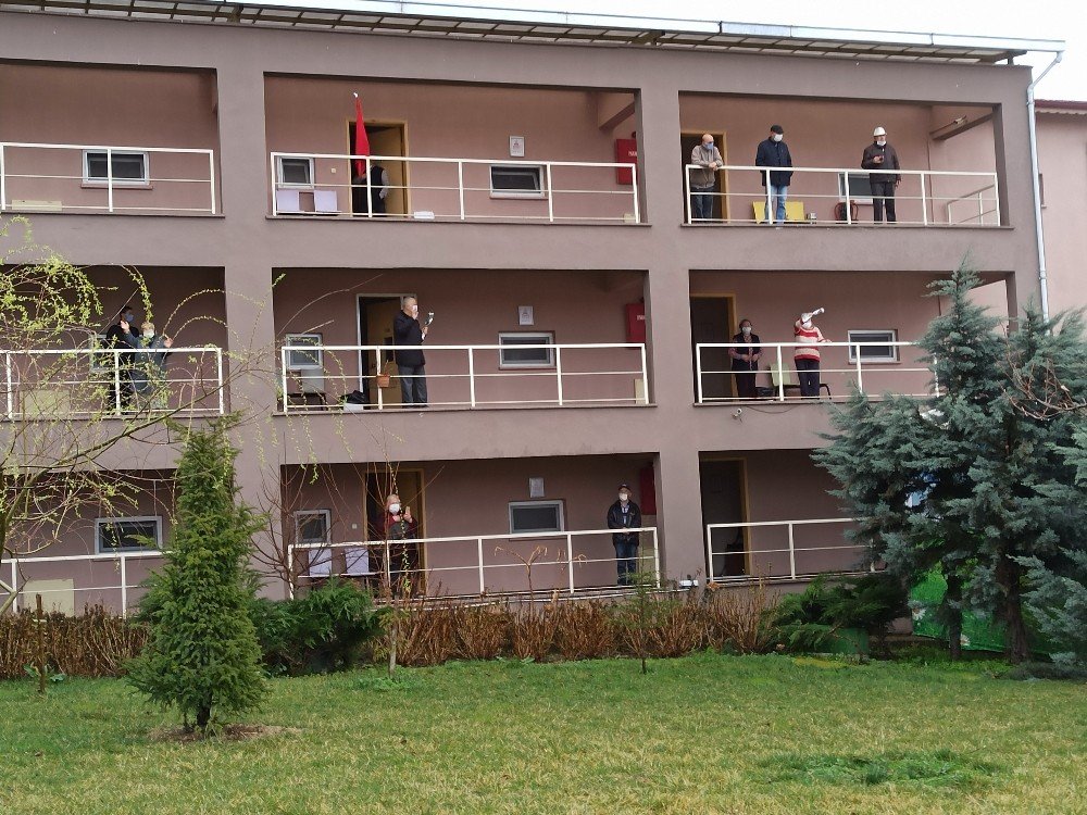 Huzurevi Sakinlerinden 14 Şubat’ı Bekleyen Genç Sevgililere Mutluluk Tüyoları