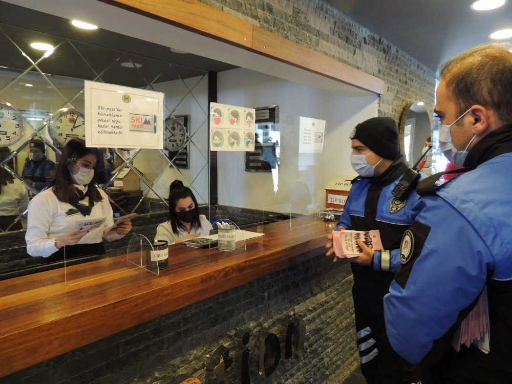 Kars’ta Polisten Kovid-19 Ve Kades Bilgilendirmesi
