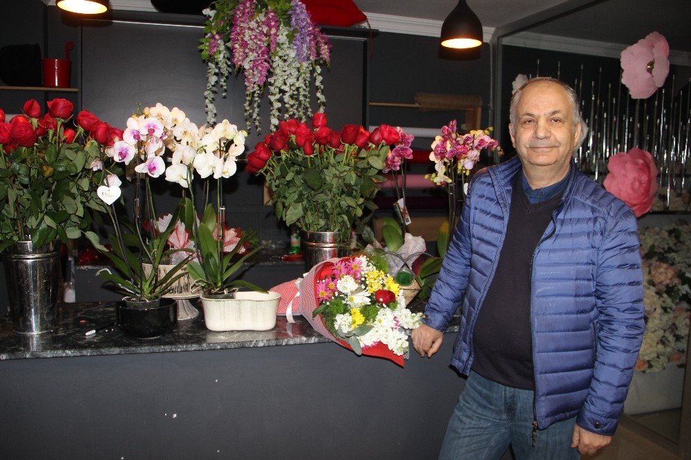 Çiçekçilerde 14 Şubat Yoğunluğu Erken Başladı