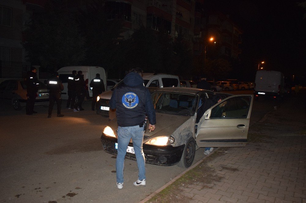 Polisin ’dur’ İhtarına Uymayan Sürücü Otomobili Bırakıp Kaçtı