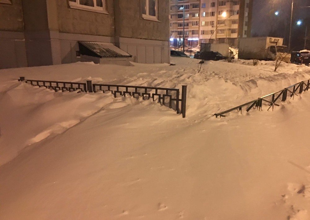 Rusya’da Kar Yağışı Hayatı Durma Noktasına Getirdi