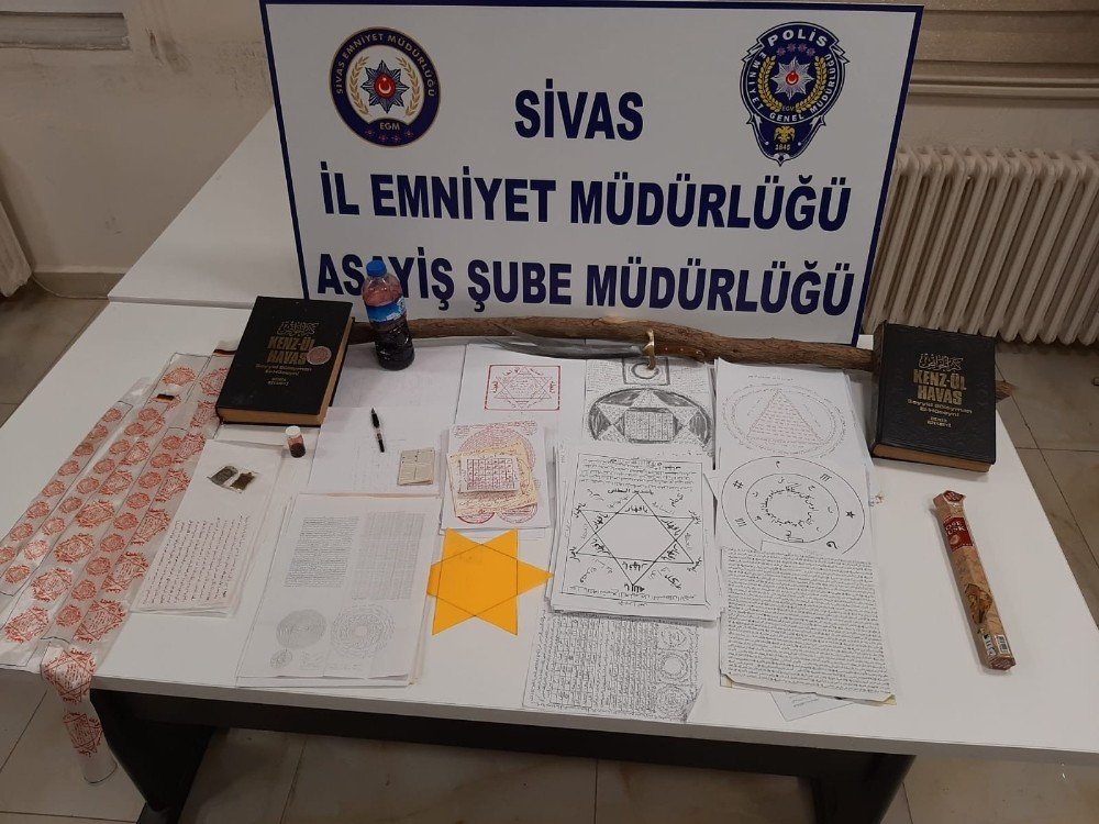 Büyücüler Ölümle Tehdit Edip Para İstedi