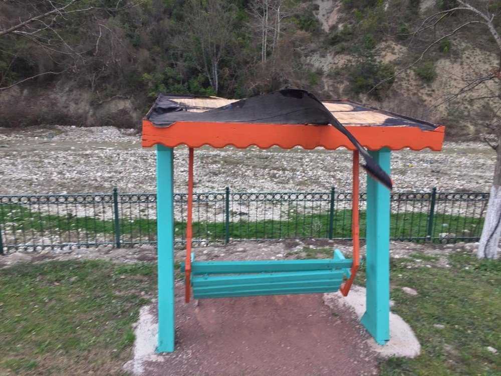 Türkeli’de Şiddetli Fırtına