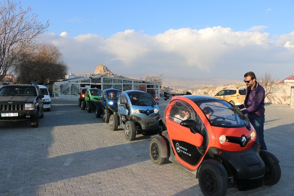 Kapadokya’da Elektrikli Twizyler Turlara Başladı
