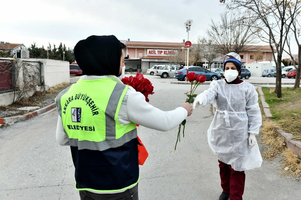 14 Şubat’ta Başkent’te Sağlık Çalışanlarına Kırmızı Gül