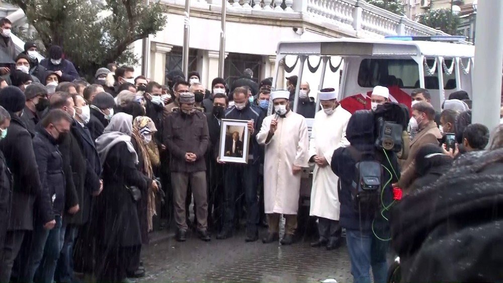 Kadir Topbaş İçin Beyoğlu Belediyesi Önünde Tören Düzenlendi