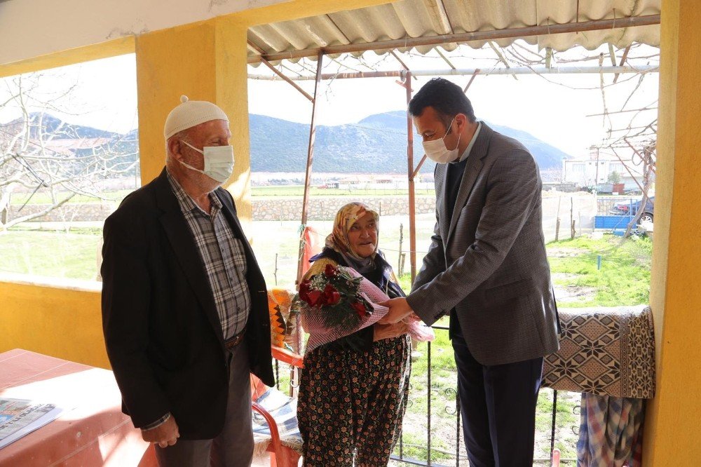 Ulutaş, Sevgililer Gününde Yaşlı Çiftleri Ziyaret Etti