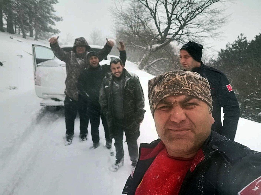 Dağda Donmak Üzereyken İtfaiye Ekipleri Yetişti