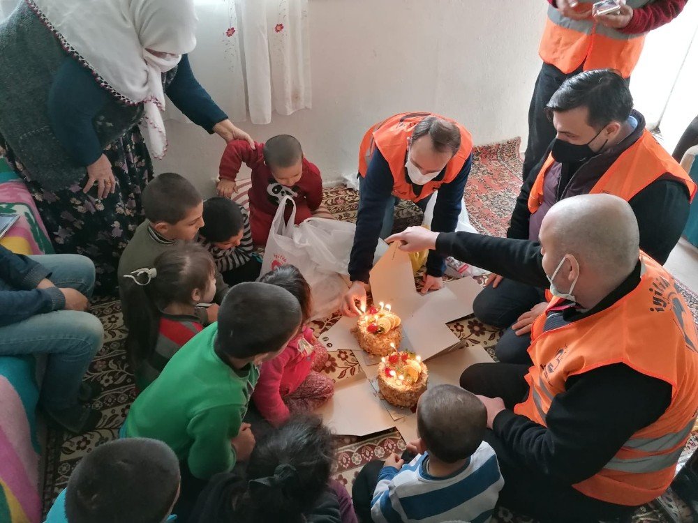 İ̇yilik İ̇çin Derneği’nden Kısıtlamada Çocuklara Doğum Günü Sürprizi