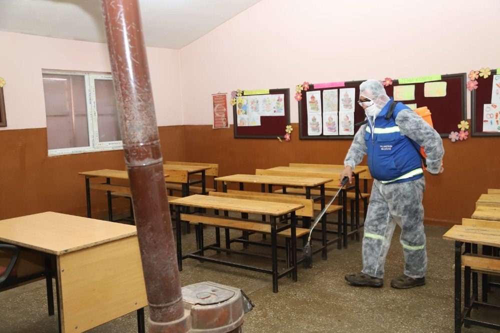 Palandöken’de Köy Okulları Yüz Yüze Eğitim İçin Dezenfekte Edildi