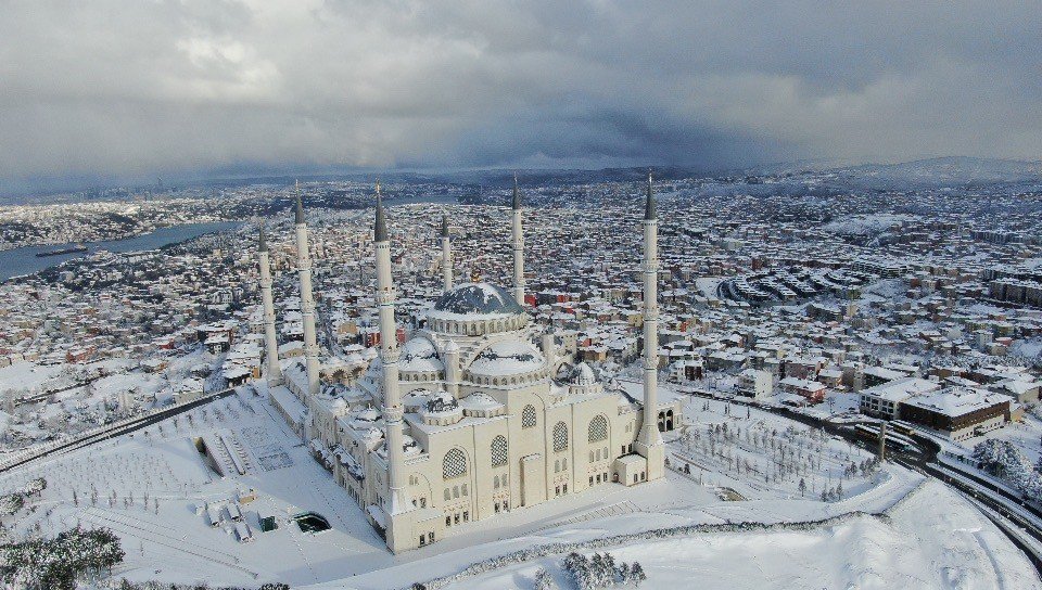 (drone) Beyaz Örtüyle Kaplanan Çamlıca Camii Hayran Bıraktı