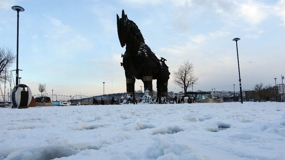 Çanakkale’de Kar Kalınlığı 17 Santimetreye Ulaştı