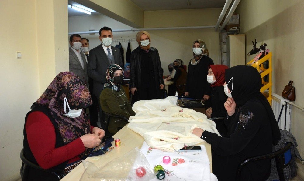 Kaymakam Çelik, Dikiş Nakış Kursunda İncelemede Bulundu