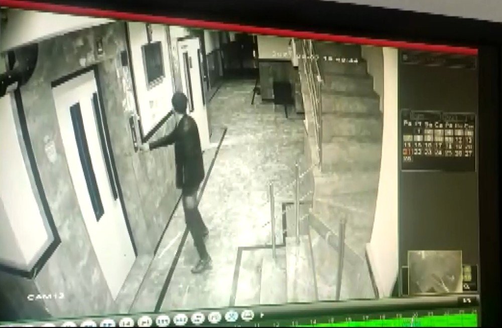 Binadan Bisiklet Çalan Hırsız Kameralara Yakalandı