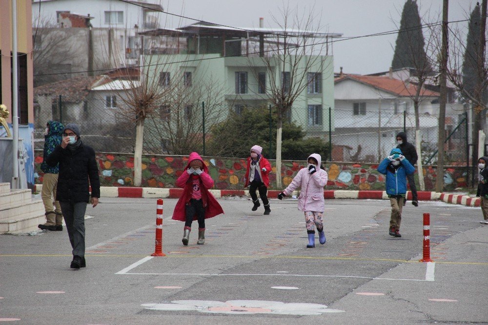 İ̇zmir’de Yüz Yüze Eğitim Yeniden Başladı