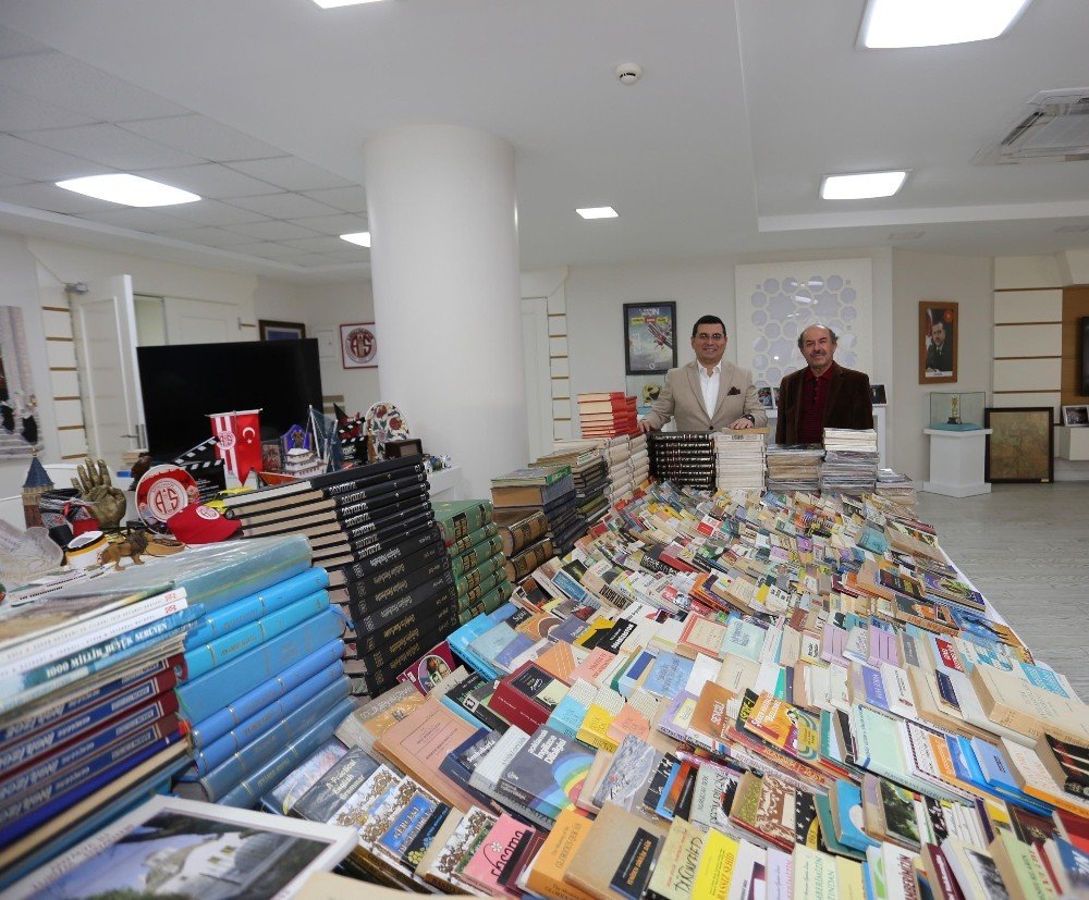 Kepez’in Kitap Bağış Kampanyasına Rekor Bağış