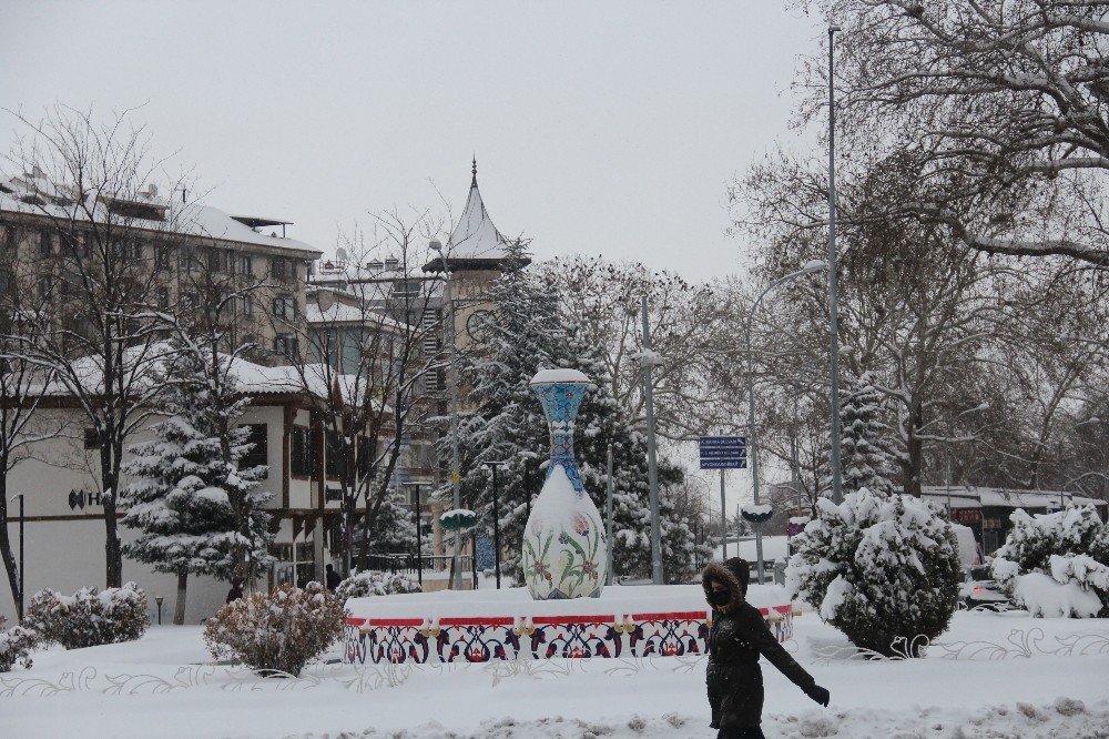 Kütahya’da Kar Kalınlığı 25 Santimetreye Ulaştı