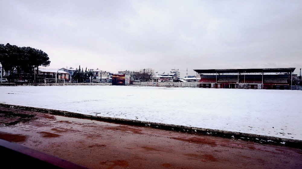 Sarıgöl Kar Yağışı Çiftçileri Sevindirdi