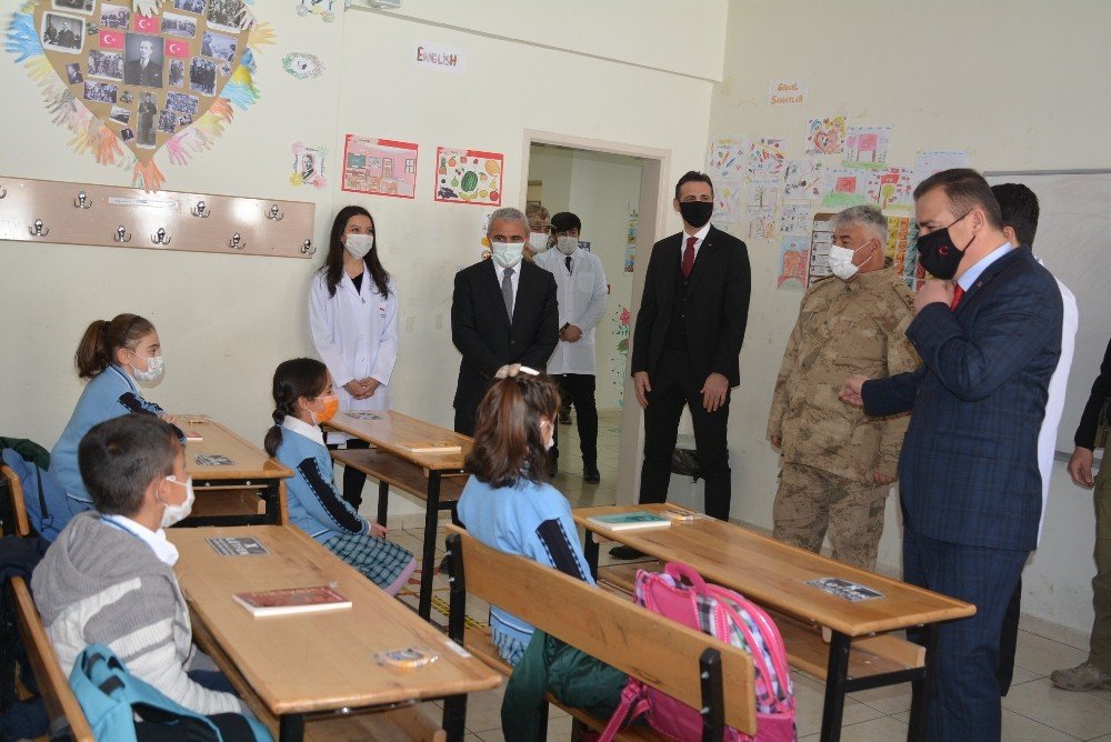 Hakkari’de Yüz Yüze Eğitim Başladı
