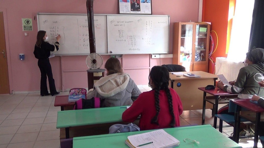Siirt’te Köy Okullarında Yüz Yüze Eğitimde Ders Zili Çaldı