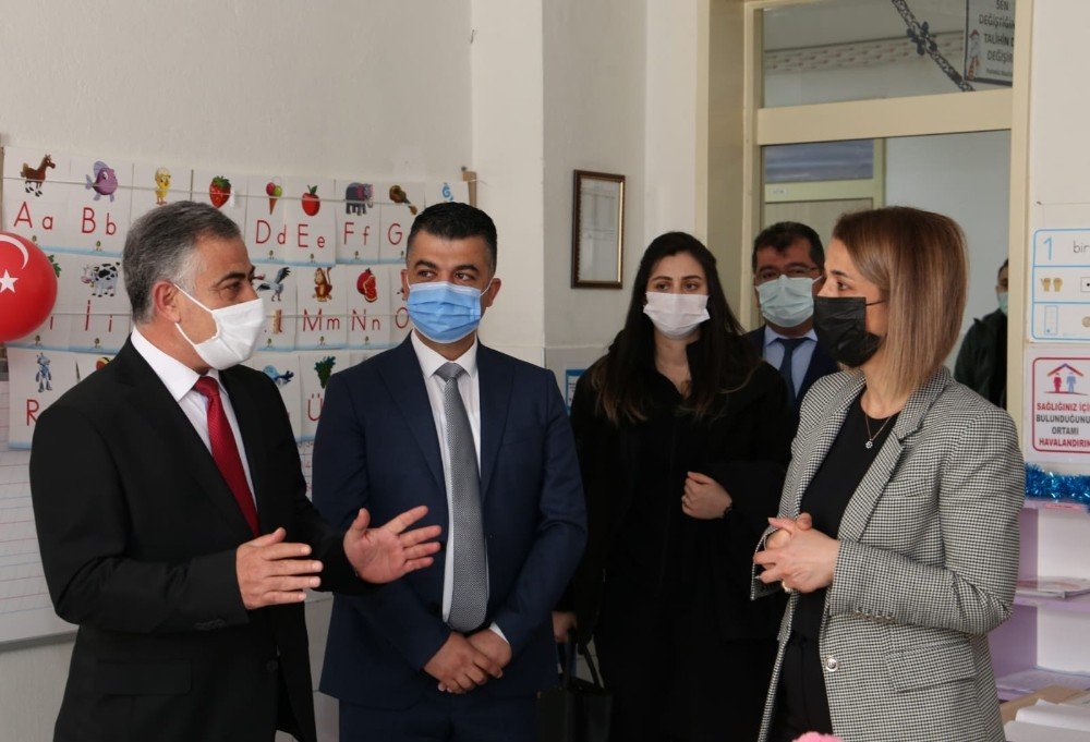 Vali Becel, Yüz Yüze Eğitime Başlayan Okulları Ziyaret Etti