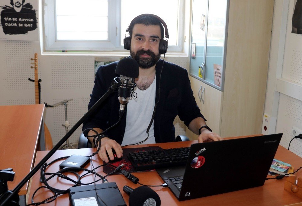 Öğretmenler Kurdukları Radyo İle Ders Veriyor