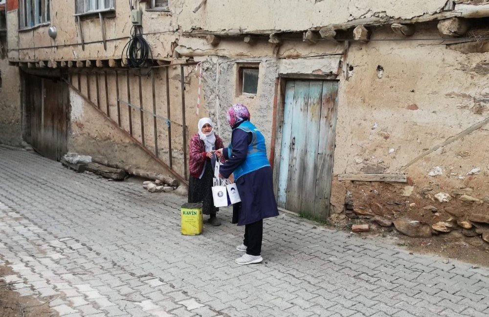 Belediyeden Esnaf Ve Vatandaşlara Destek
