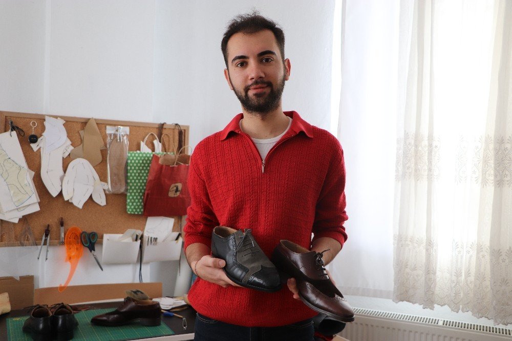İ̇stediği Ayakkabıyı İnternette Bulamayınca Kendi Ayakkabısını Yapmaya Başladı, Şimdi İse Türkiye’ye Satıyor