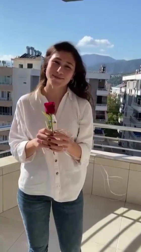 Mehmetçikten Antalya’daki Sevgililer Günü’nde Droneli Gül Hediyesi