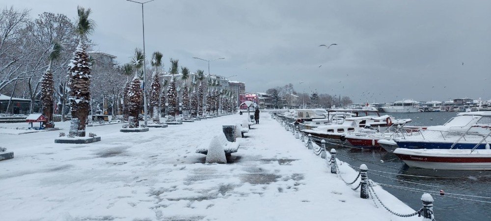 Silivri’de Kar Etkili Oluyor