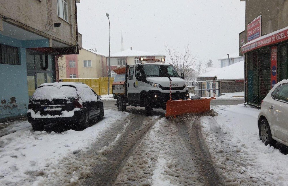 Sultanbeyli’de Kış Çalışmaları Aralıksız Devam Ediyor