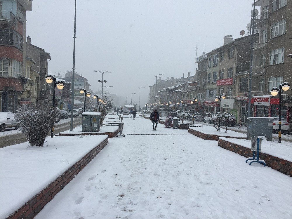 Tosya Halkı Güne Kar İle Başladı