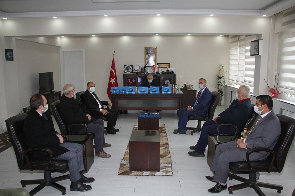 Salihli Ticaret Borsası’ndan Kula’daki İhtiyaç Sahibi Öğrencilere Tablet Desteği