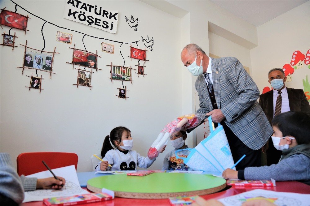 Tuşba Belediyesinden Öğrencilere Destek