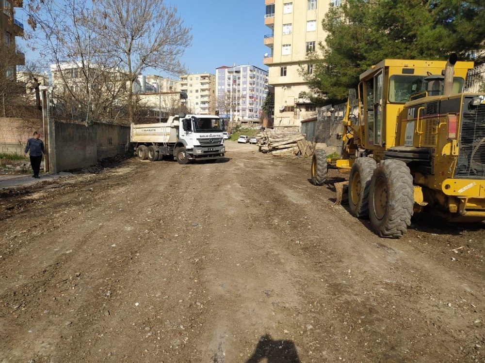 Bağlar Belediyesi, İlçe Merkezini Yeni Yollarla Güzelleştiriyor
