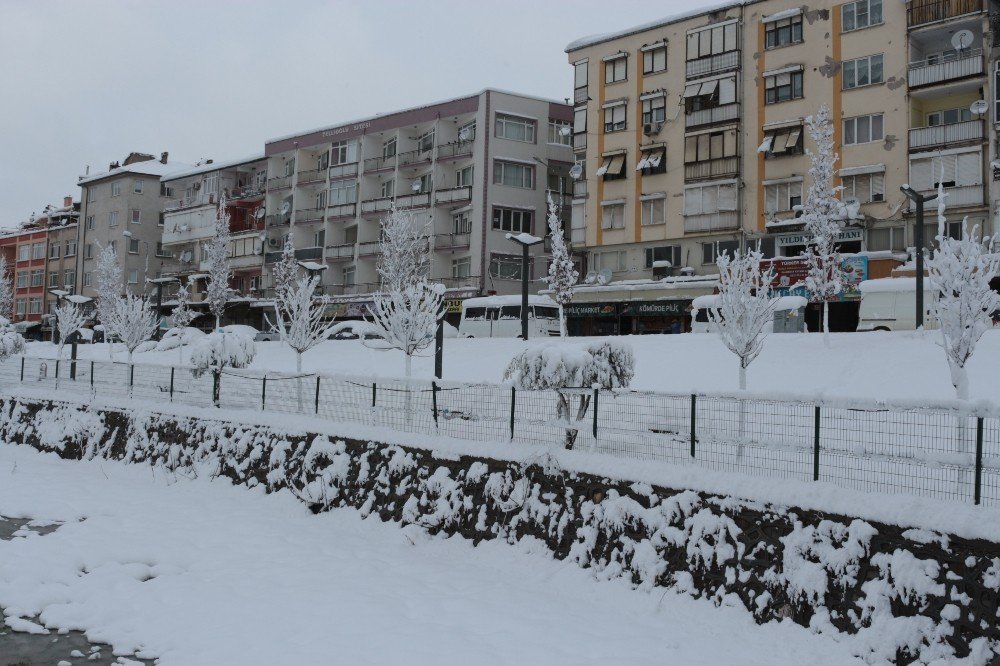Balıkesir Merkezi Kara Uyandı