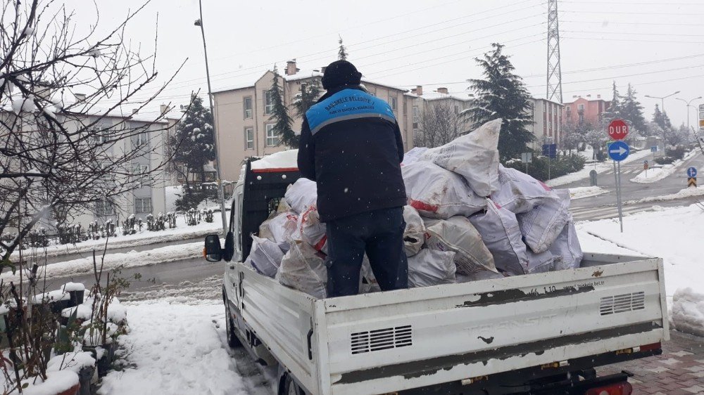 Başiskele’de Yakacak Odun Yardımı Yapılıyor
