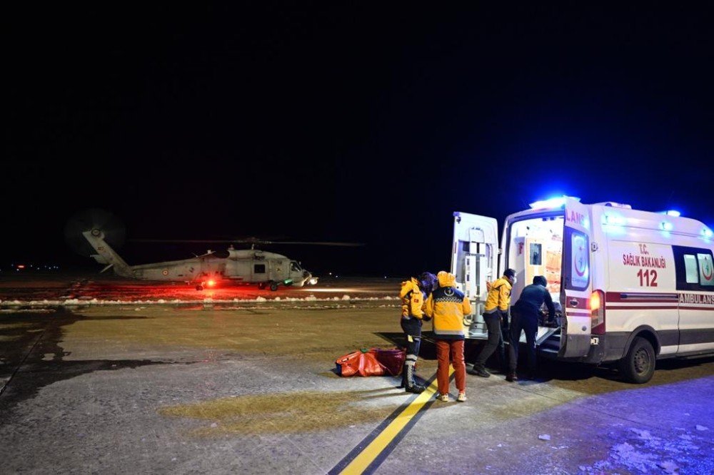 Gökçeada’da Rahatsızlanan 3 Kişi İçin Deniz Kuvvetleri Seferber Oldu