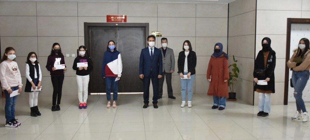 Karaman’da Yarışmada Dereceye Giren Öğrencilere Ödül