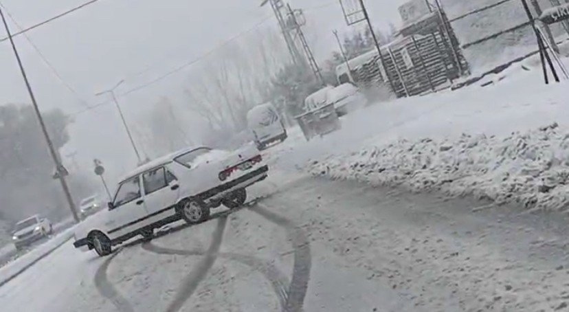 Karda Bile “drift” Yapan Sürücüler Kamerada