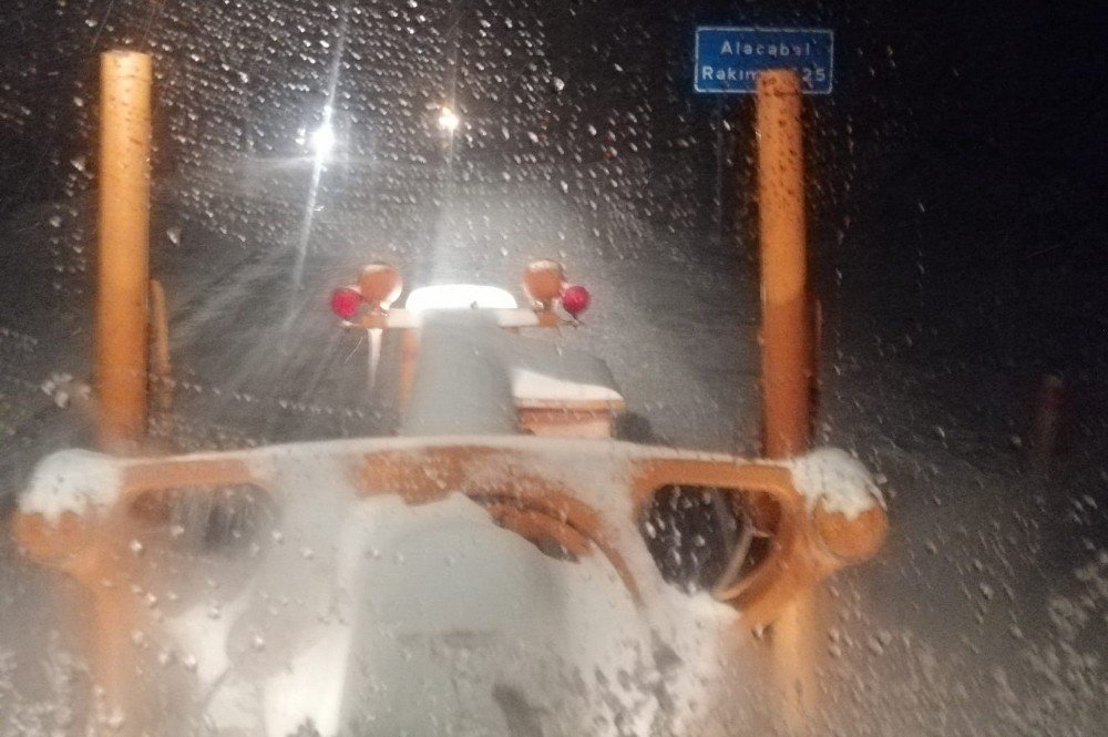 Konya Antalya Karayolunda Kar Yağışı Etkili Oldu
