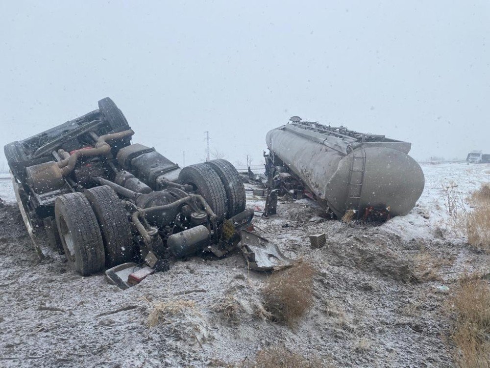 Konya’da Tanker Devrildi, Sürücü Yaralandı