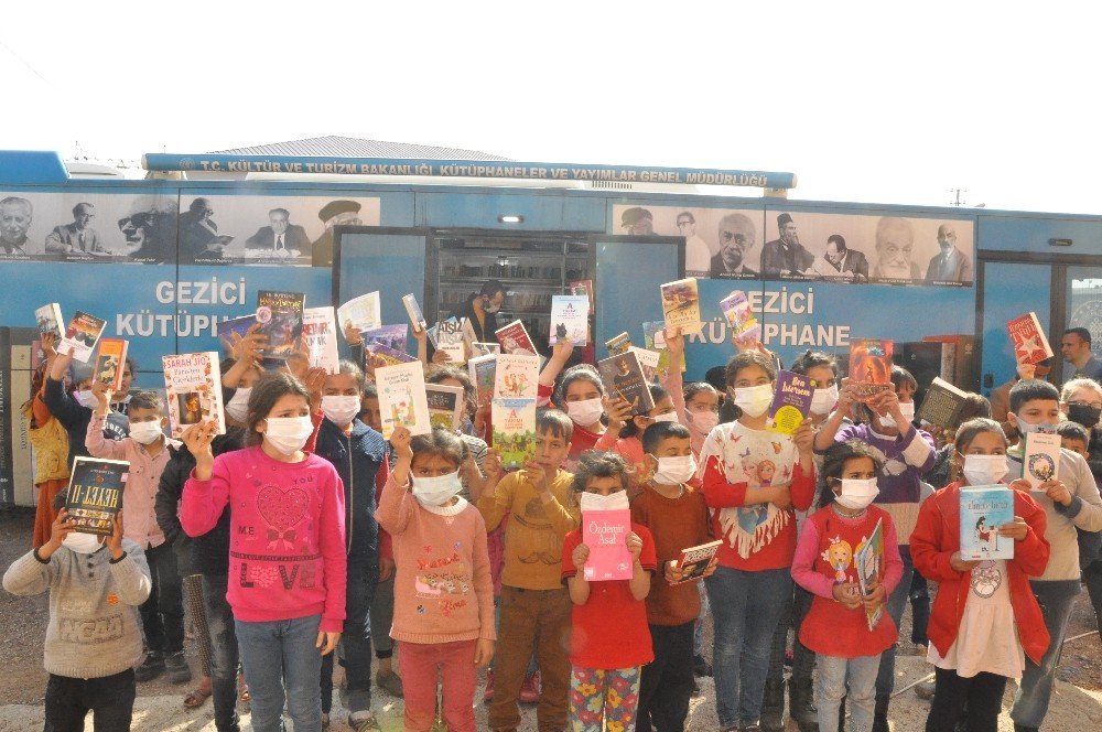 Gezici Kütüphane Çocuklar İçin Köy Yollarında