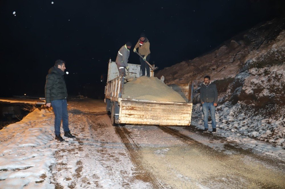 Alaşehir Belediyesinden Kar Mesaisi